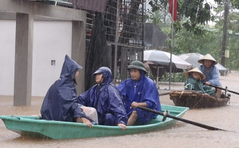 Hundimiento profundo de cientos de hogares en la zona baja del lago Ke Go. Foto: Tran Tuan