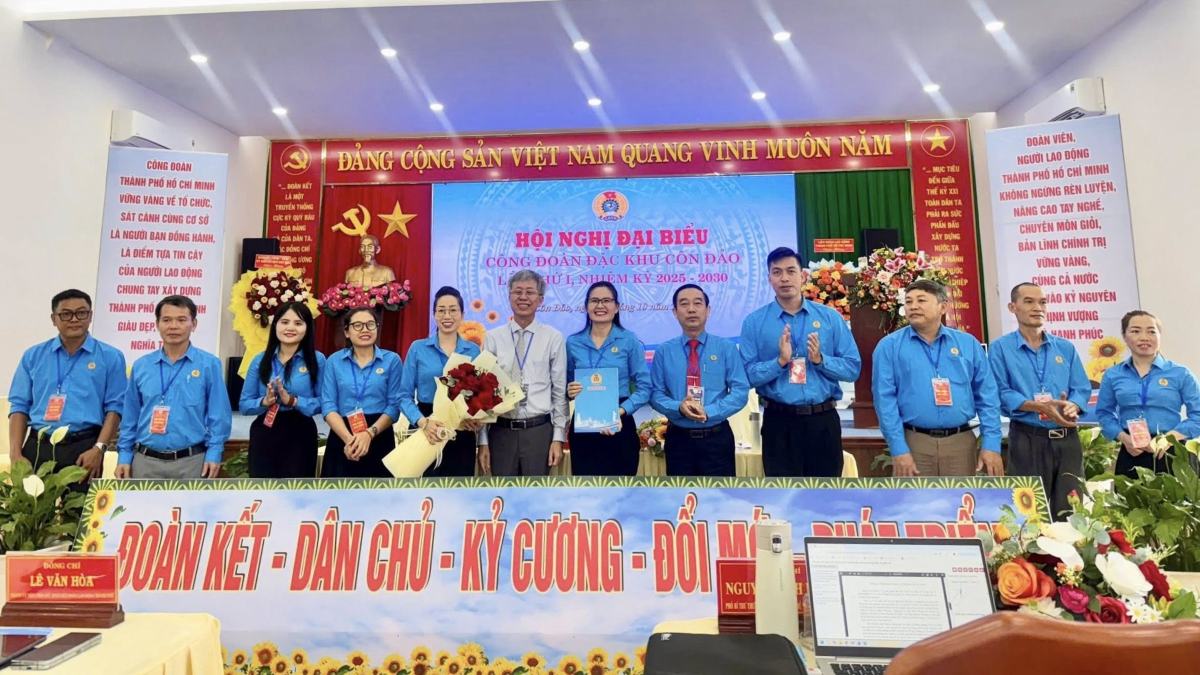 2025-2030 임기 제1기 꼰다오 특별 구역 노동조합 집행위원회 출범식. 사진: CDCD