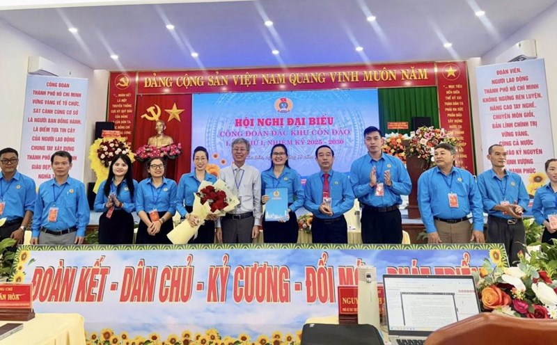 Launching the Executive Committee of the Con Dao Special Zone Trade Union (HCMC) term I, term 2025-2030. Photo: Trade Union