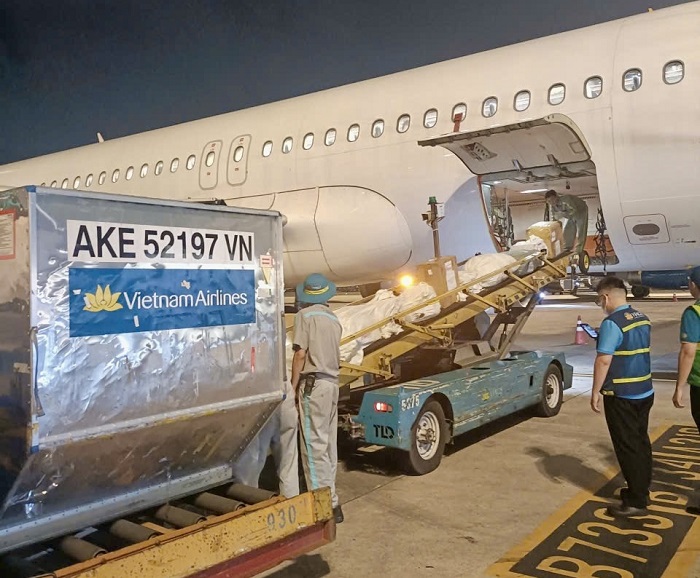 Vietnam Airlines uu tien tai chat xep hang hoa ho tro vung mua lu mien Trung de van chuyen nhanh nhat co the, kip thoi den duoc dong bao vung lu lut bi anh huong
