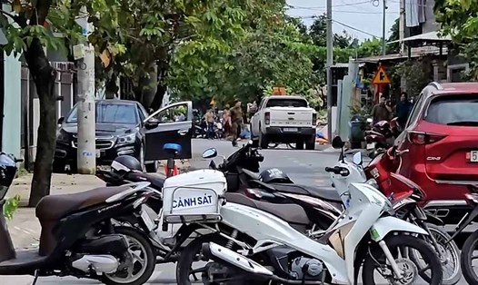 Hiện trường vụ phát hiện thi thể cô gái đang trong tình trạng phân hủy ở TPHCM. Ảnh: Đông Hoàng