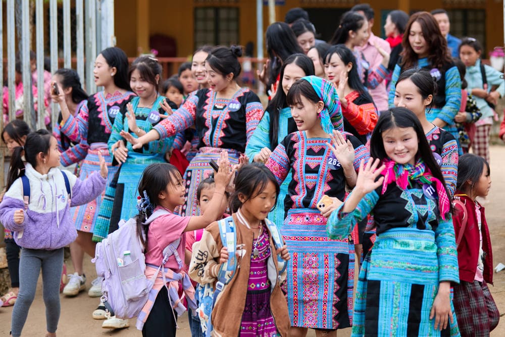 Cac thi sinh hao hung