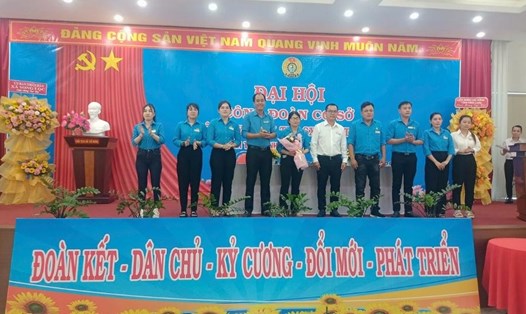 Ban Chấp hành Công đoàn cơ sở Công ty Bảo Tiên nhiệm kỳ 2025-2030 ra mắt Đại hội. Ảnh: Thanh Dũng