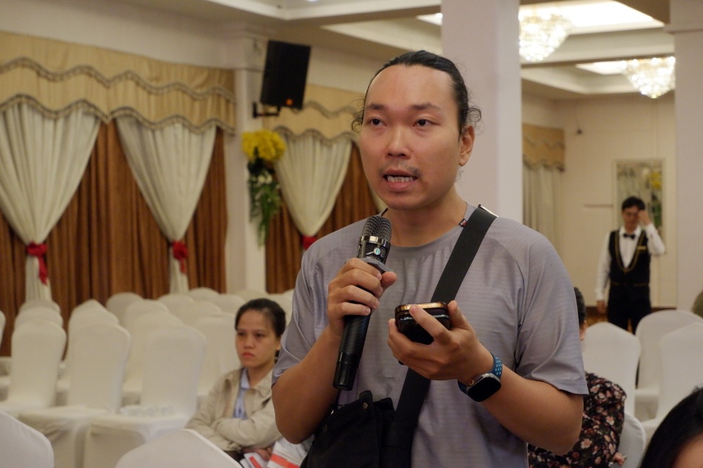 Mot ho kinh doanh tren dia ban phuong Tan Son Nhat hoi ve phuong phap ke khai thue se trien khai tu nam 2026. Anh: Minh Tam