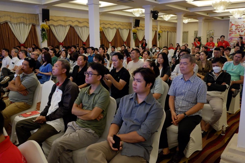 Cac ho kinh doanh tham gia doi thoai voi lanh dao phuong Tan Son Nhat (TPHCM). Anh: Minh Tam