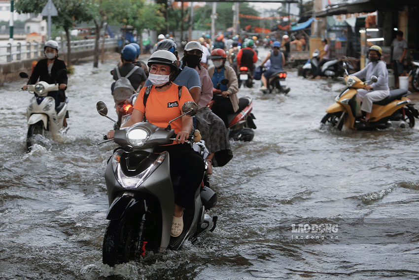 Thunderstorms continue in the Southern region. Photo: Viet Anh