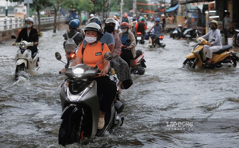 Thunderstorms continue in the Southern region. Photo: Viet Anh