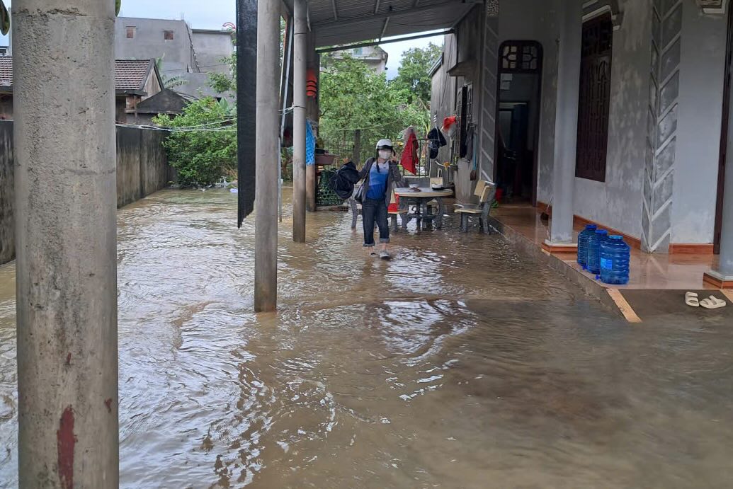 Hinh anh nuoc ngap vao khu vuc nha dan o Quang Tri sang 1.11. Anh: Thanh Hien