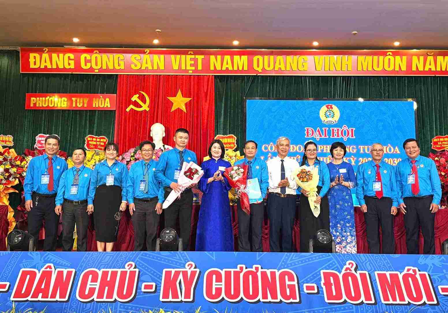 Launching the Tuy Hoa Ward Trade Union Executive Committee, term I, 2025 - 2030. Photo: Dak Lak Labor Union