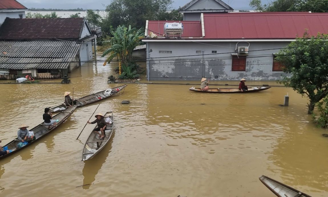 People in An Tho village use boats to travel because of deep floodwaters. Photo: Hung Tho