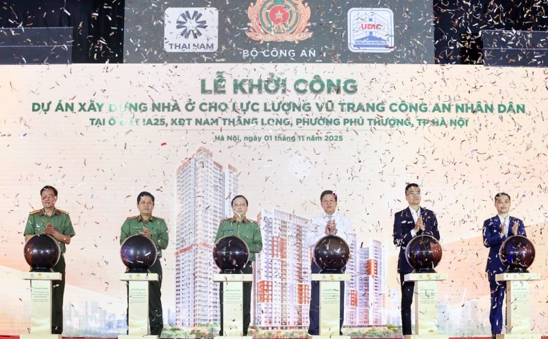 Construction of 1,200 apartments for the police force in Nam Thang Long Urban Area began. Photo: Thu Hoa