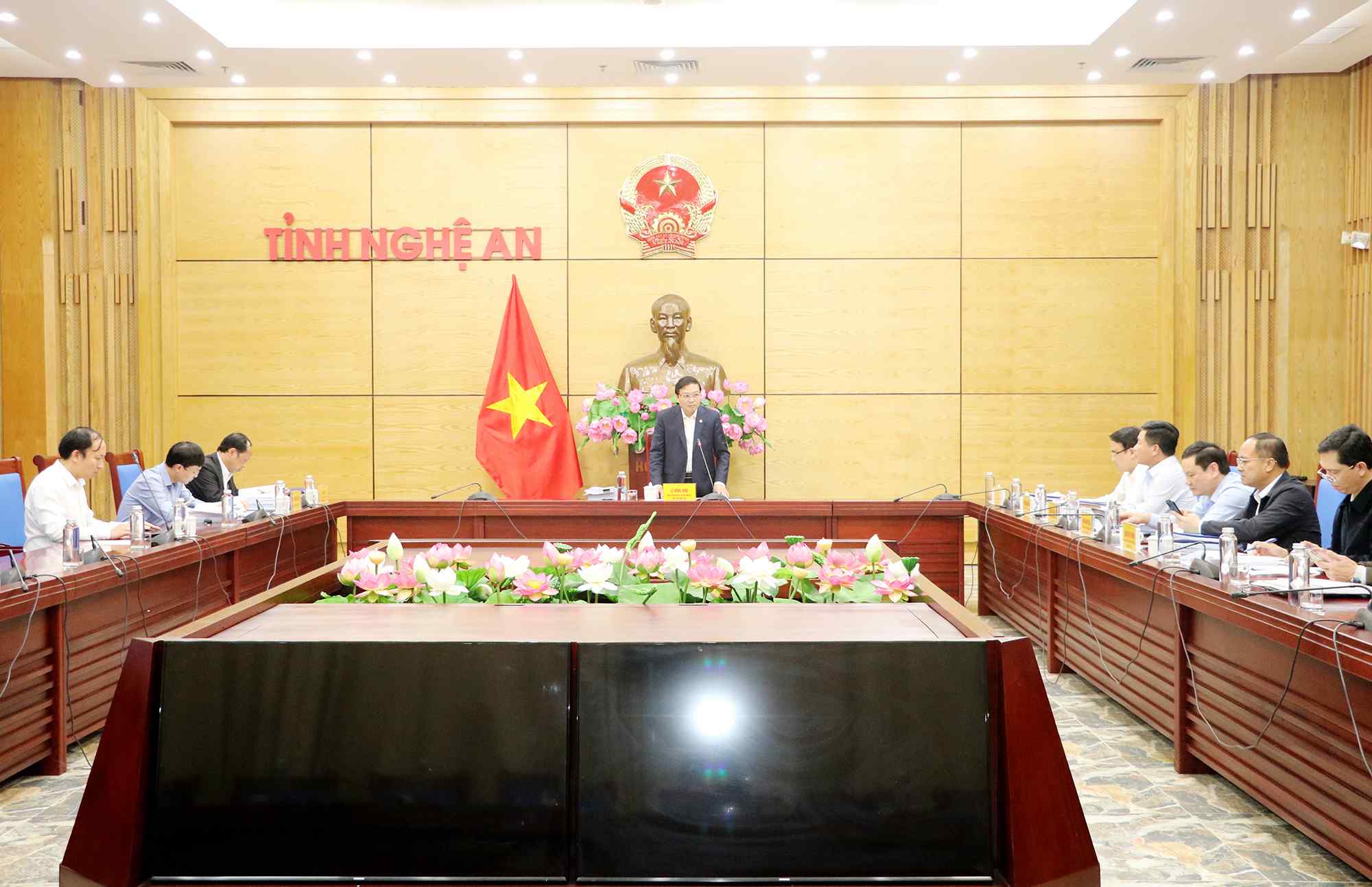 Ban Thuong vu Dang uy UBND tinh Nghe An thong nhat trien khai nhieu du an trong diem. Anh: Phan Quynh