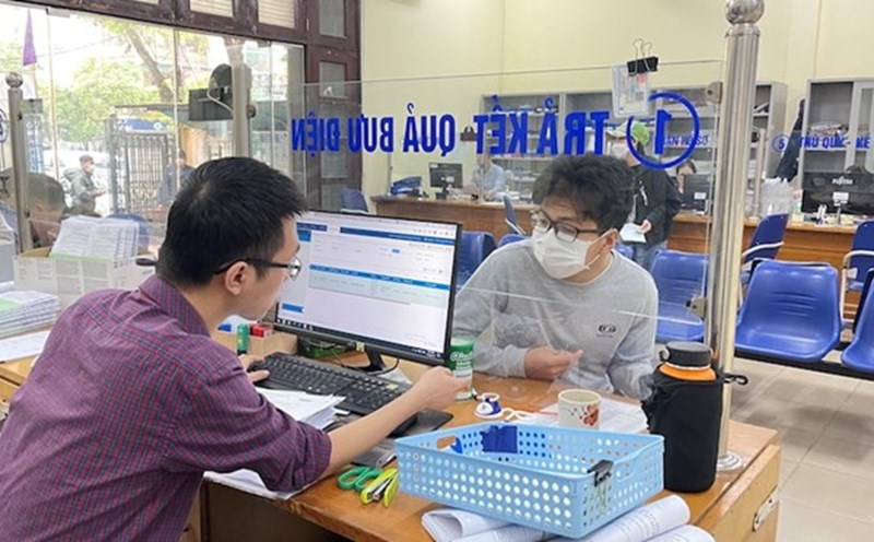 Regulations on the allowance for sick leave, workers need to understand clearly. Photo: Ha Anh