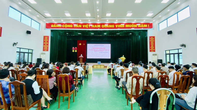 Toan canh Buoi Phat dong quyen gop ung ho Nhan dan tinh Lao Cai khac phuc hau qua bao so 10. Anh: Cam Thi Nghiep