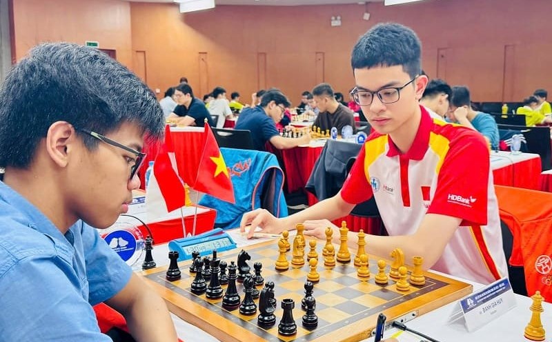 Bang Gia Huy and his senior Le Quang Liem have a place to participate in the 2025 World Cup in India. Photo: Bui Vinh