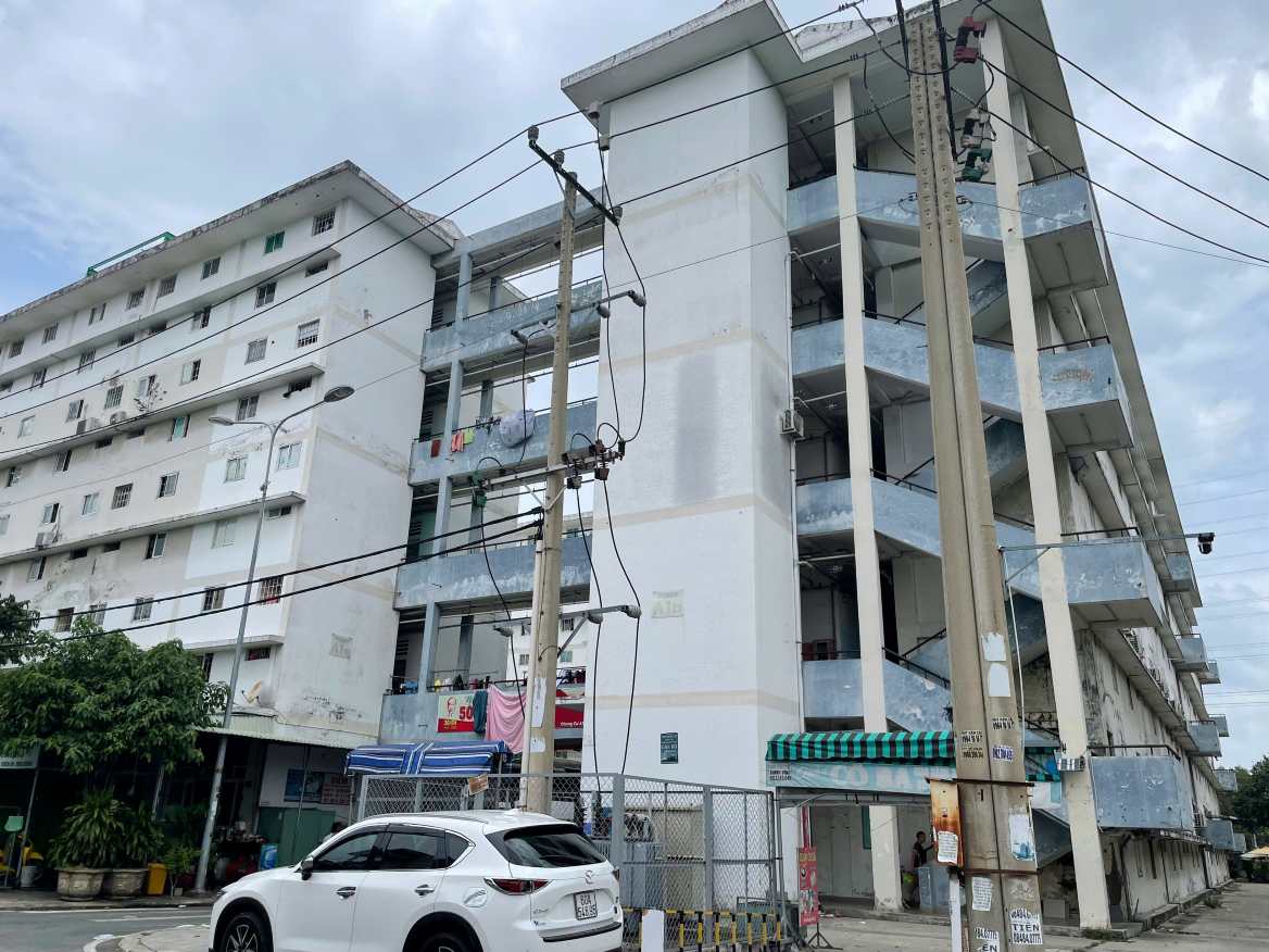 Hang chuc can nha o xa hoi gia re da duoc xay dung. Anh: Dinh Trong