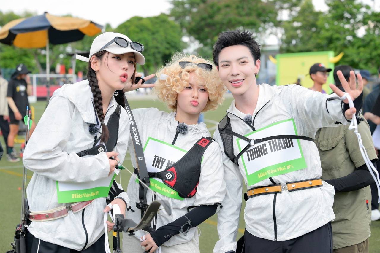 Erik participated in archery with his colleagues. Photo: Producer.