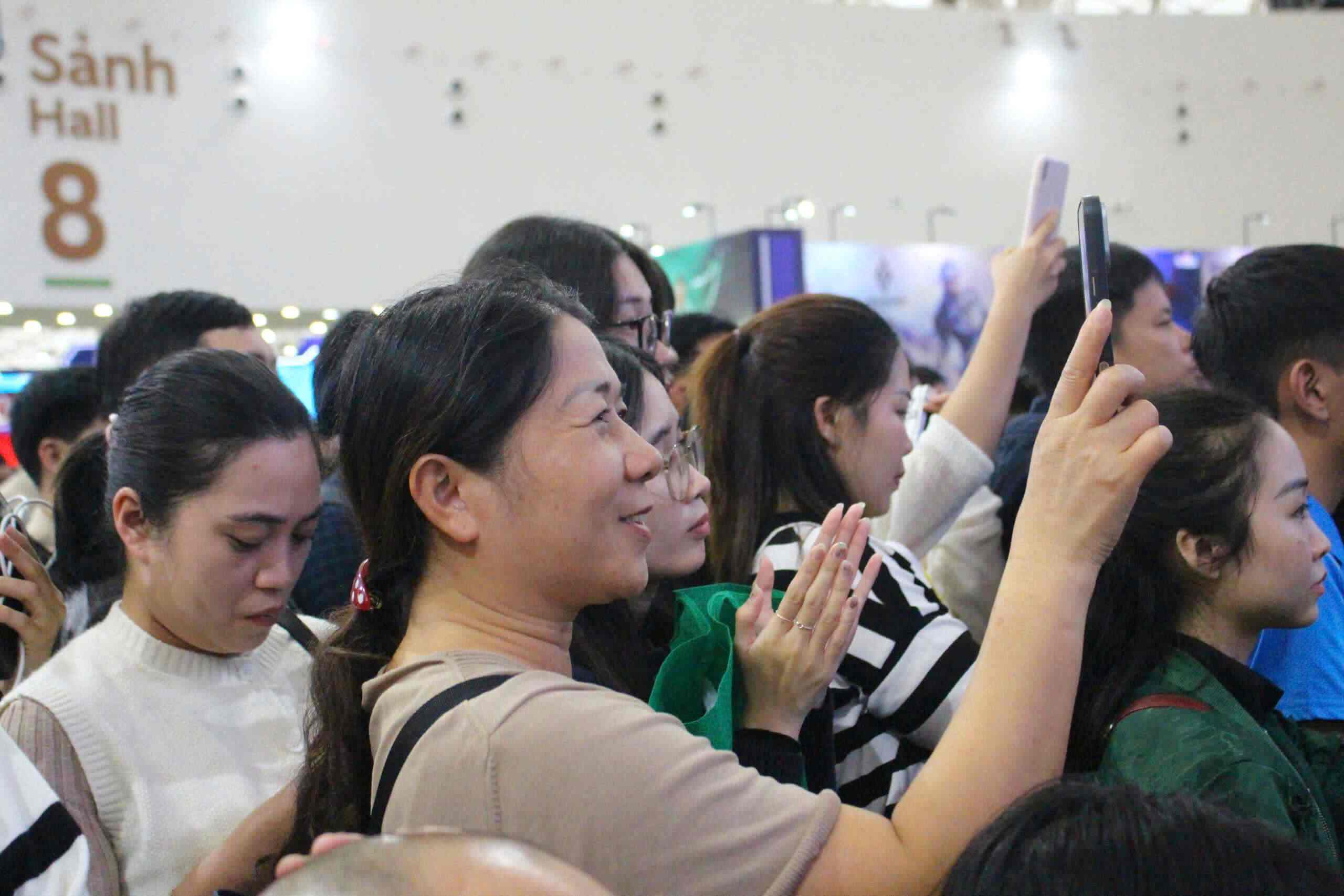 Khan gia hao hung xem nhung man trinh dien xiec man nhan, nhung pha xiec “thot tim” loi cuon khong the roi mat.