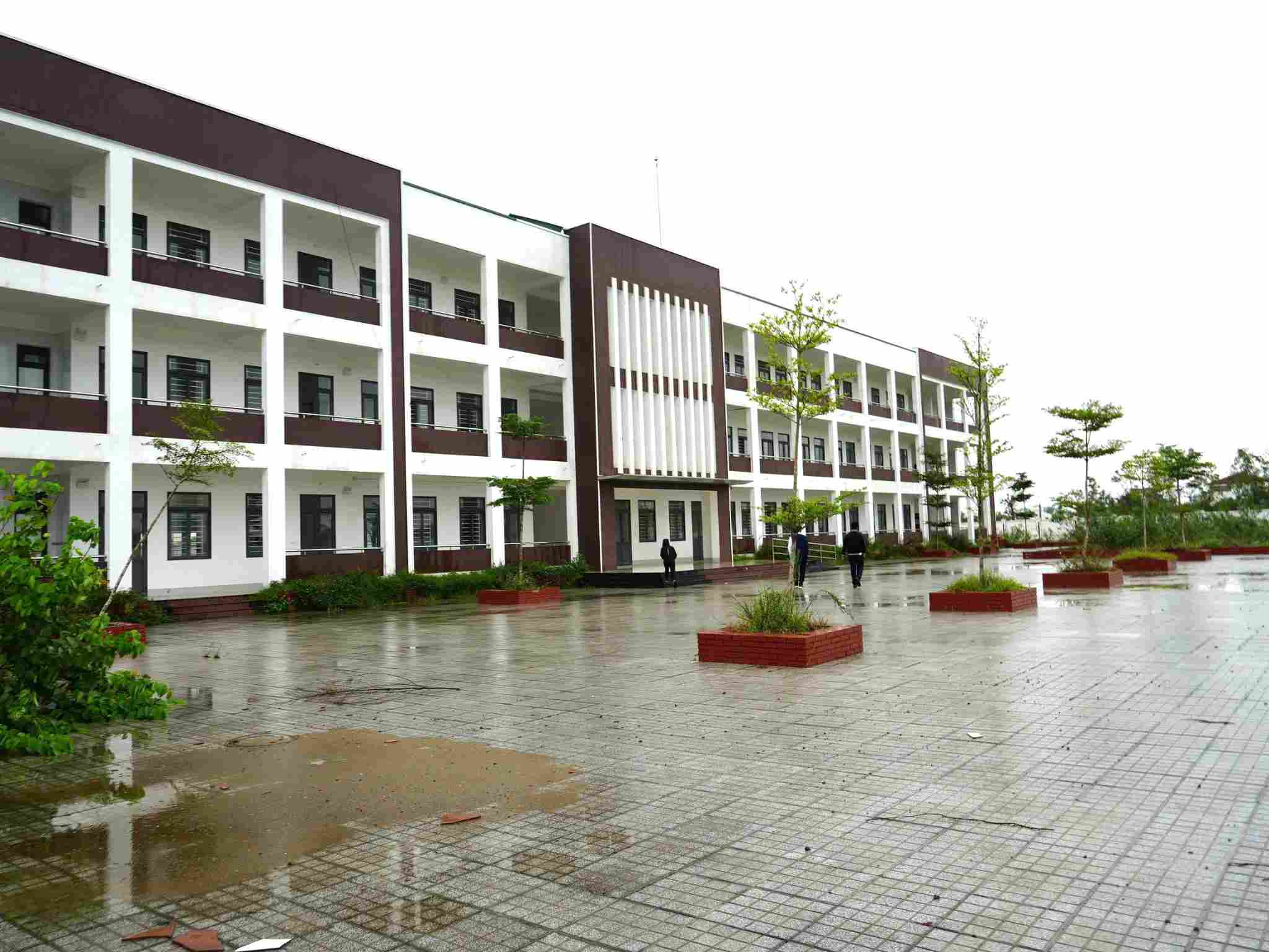 The Nghi An Secondary School project with a total investment of more than 23 billion VND has been abandoned for more than a year. Photo: Ngoc Anh