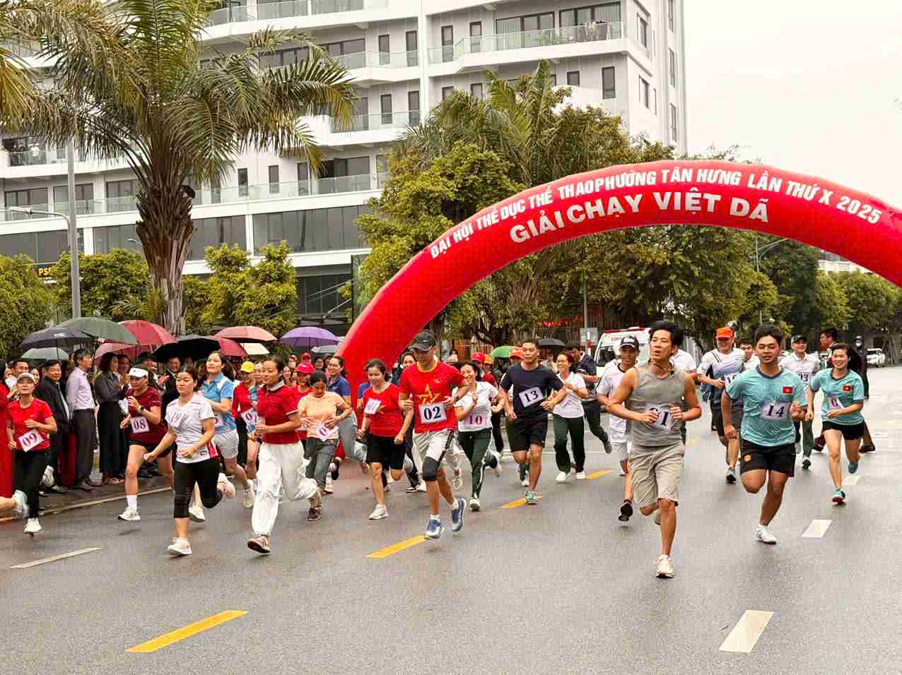 Journee sportive animee du quartier de Tan Hung dans la zone urbaine d'EcoRiver. Photo : Vu Khuyen