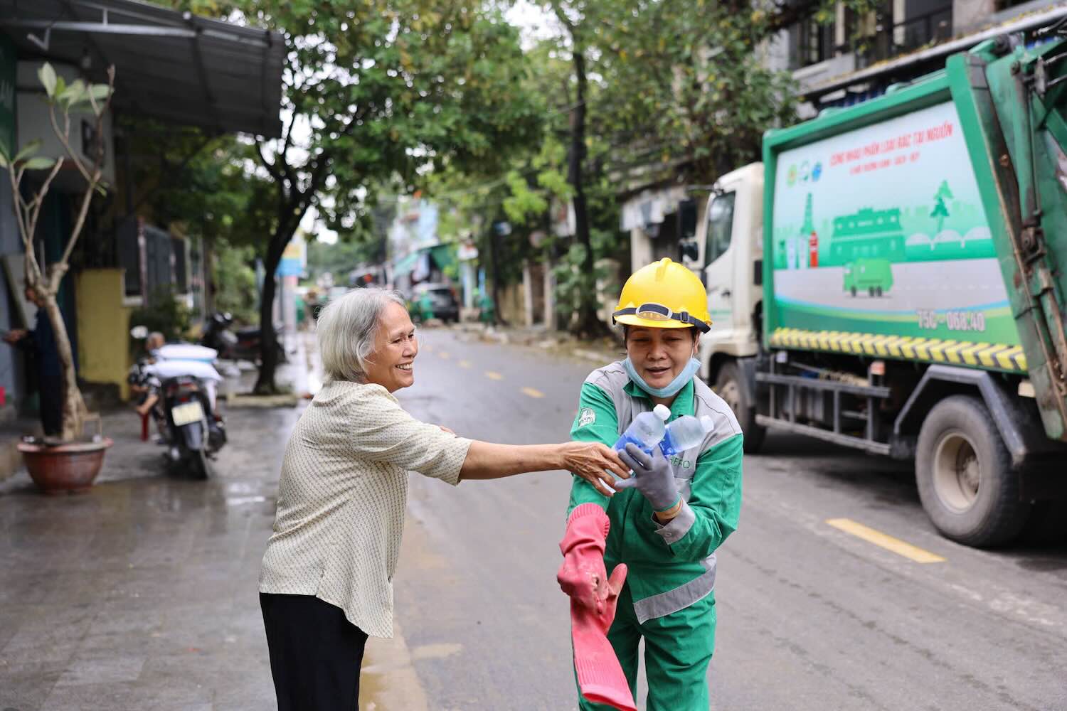 Tinh cam am ap nguoi dan danh cho cong nhan.