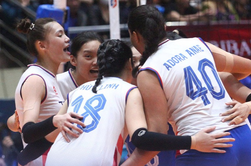 Doi nu Ha Noi duoc thuong nong sau chuc vo dich giai hang A quoc gia. Anh: BCVN