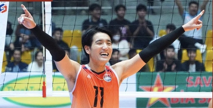 Duc Hanh phai xin lai chiec ao da tang nguoi ham mo. Anh: BCVN