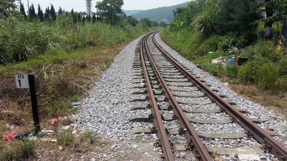クアンニン省バイチャイ区のイェンビエン～ファライ～ハロン～カイラン鉄道線の区間。写真: グエン・フン
