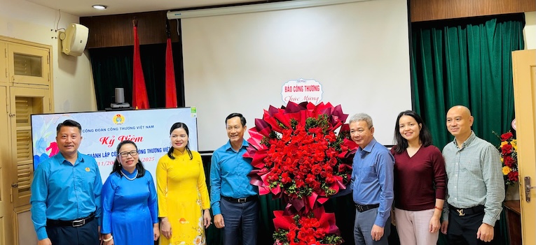 Celebrating the 18th anniversary of its establishment, the Vietnam Trade Union of Industry and Trade continues to innovate trade union activities for workers. Photo: Thuy Linh