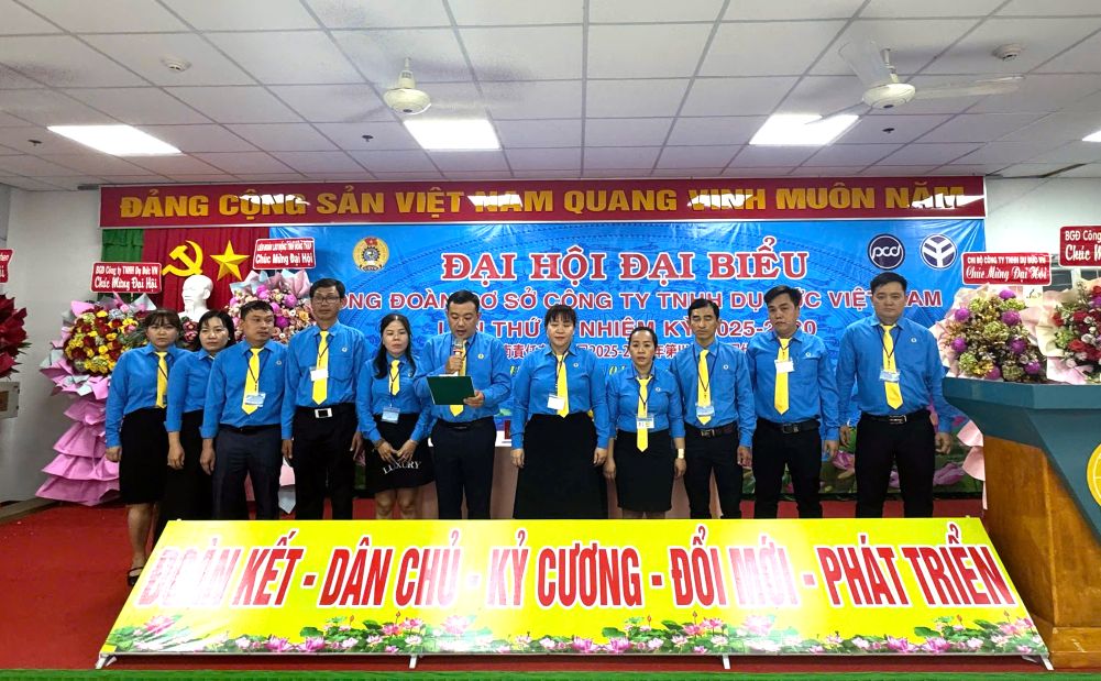 Ban chap hanh ra mat Dai hoi. Anh: Thanh Mai