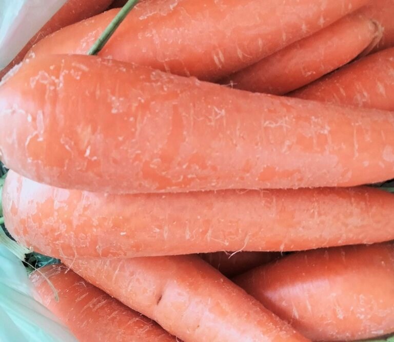 Drinking carrot juice properly helps eliminate uric acid effectively. Photo: Kieu Vu.