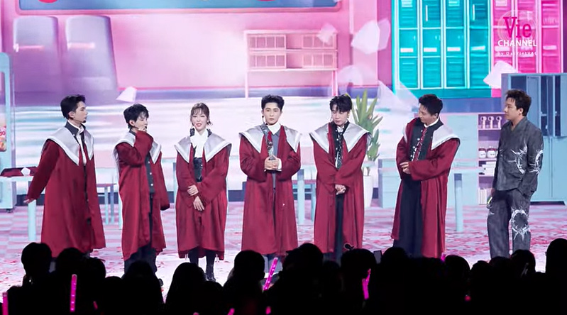 Ngo Kien Huy's team received a "storm" of compliments in Live Stage 3 of Say Hi Brother. Photo cut from video