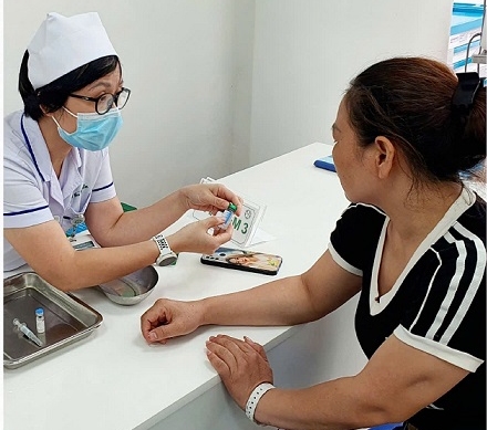 Many people think that vaccination is only for children, but adults, especially those with chronic diseases, also need protection. Photo: Nguyen Ha