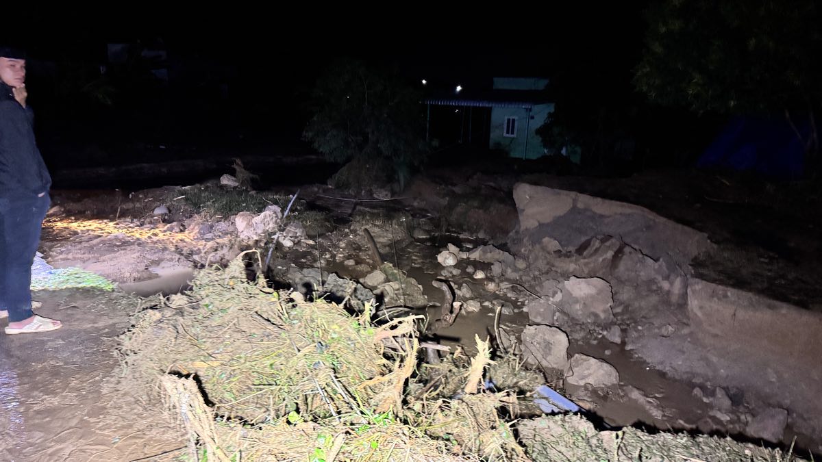 Location where the girl was swept away and missing due to a broken reservoir at the farm. Photo: Duy Tuan