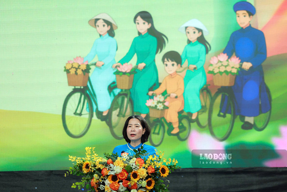 Pho Chu tich Uy ban MTTQ Viet NamTP Ha Noi, Chu tich Hoi LHPN TP Ha Noi Le Kim Anh phat bieu tai su kien. Anh: Hai Nguyen