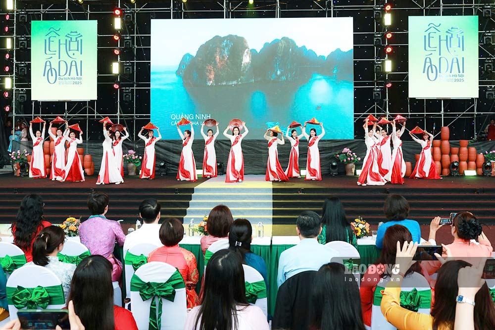 ボー・デ・ワードの民族舞踊パフォーマンス「ハロー・ベトナム - 赤い血、黄色い肌」は、アオザイのパフォーマンス・プログラム「首都の女性 - 統合と発展」を刺激した。写真: ハイ・グエン