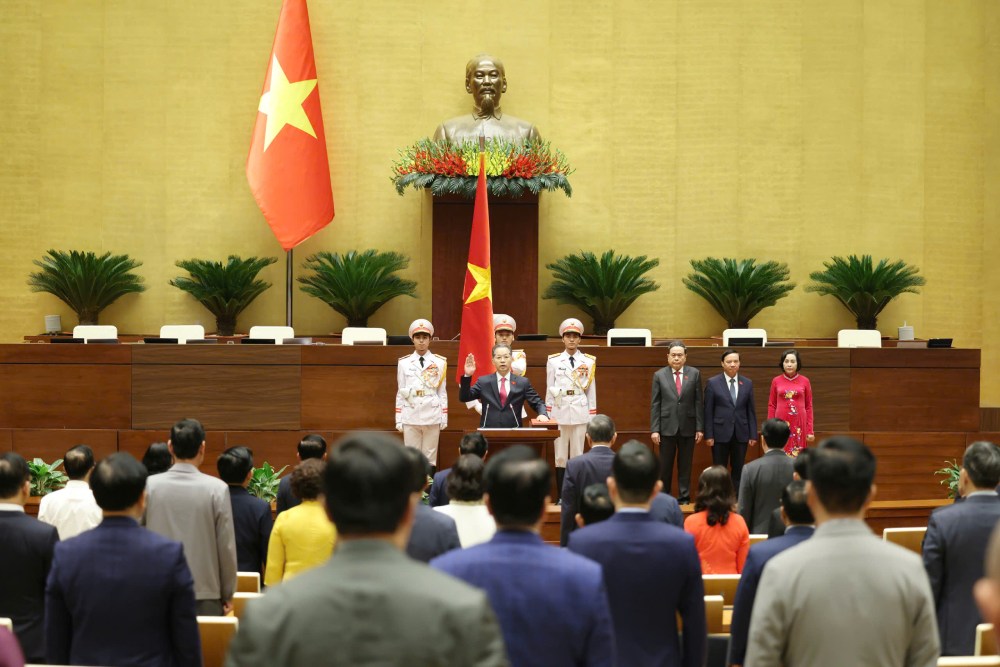 Le tuyen the nham chuc cua Chanh an Toa an nhan dan toi cao Nguyen Van Quang. Anh: Anh Huy