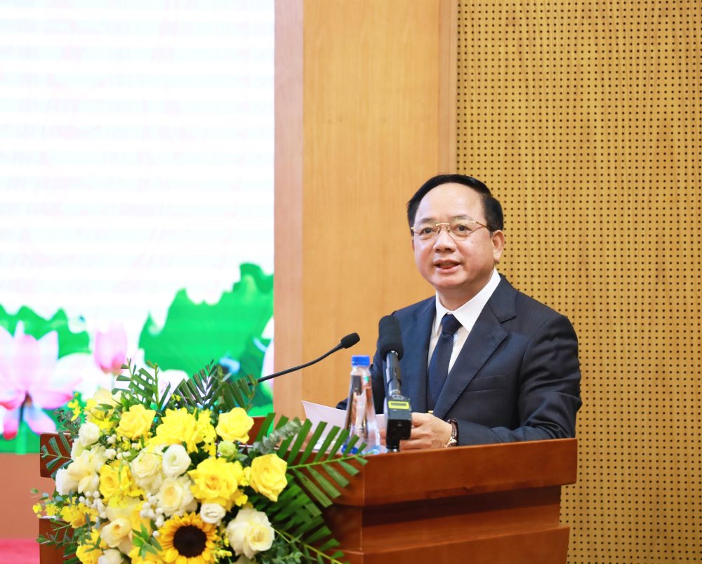 Secretary of the Party Central Committee, Head of the Central Propaganda and Mass Mobilization Commission Trinh Van Quyet gave a speech to direct and orient the Workshop. Photo: Tran Vuong