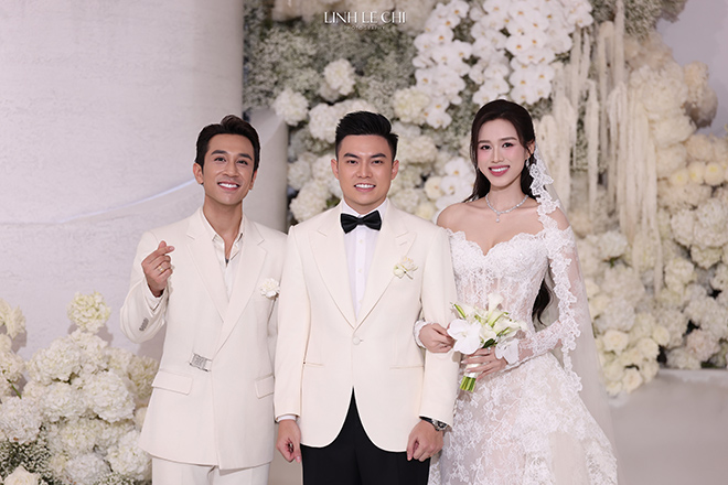 Duong Edward chup hinh cung co dau, chu re. Anh: Le Chi Linh