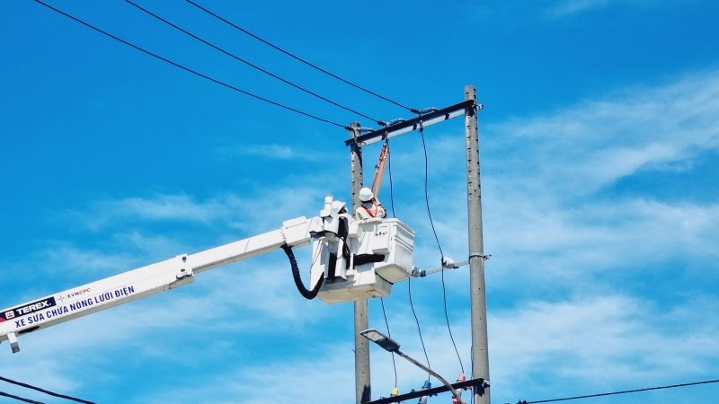 Dien luc Quang Nam (thuoc TP Da Nang) dam bao van hanh cap dien an toan trong mua mua bao 2025. Ảnh: Hoang Bin