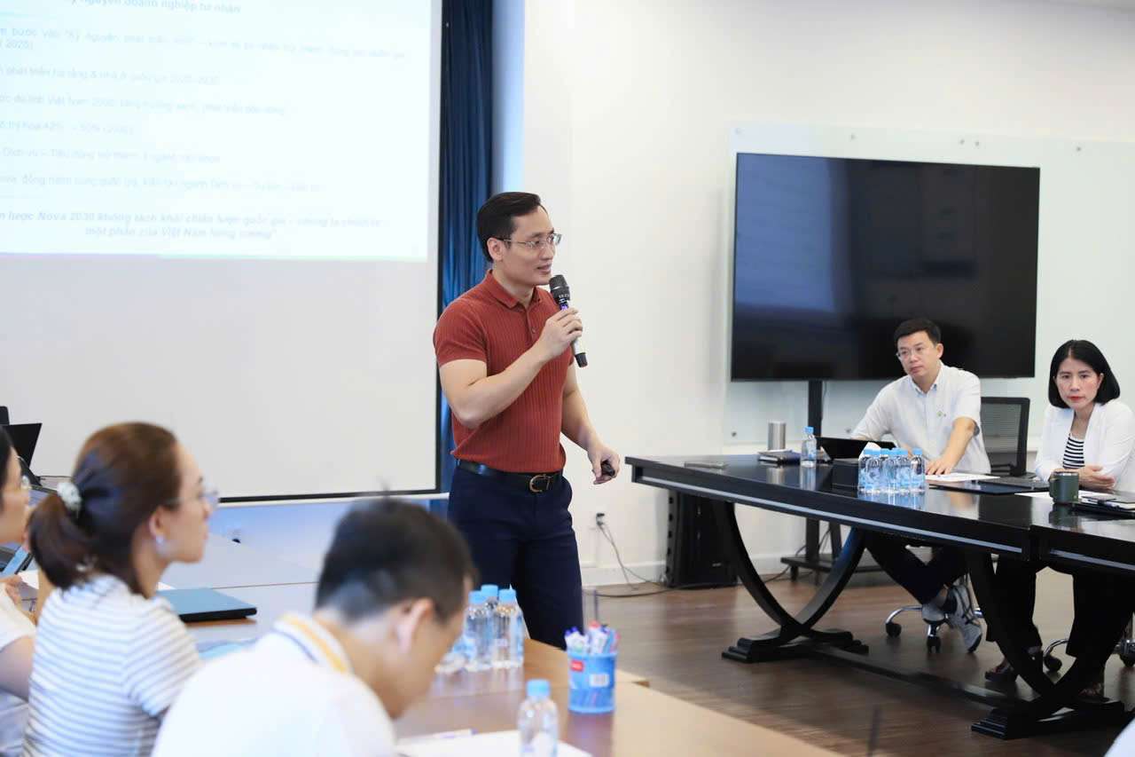 Ong Duong Van Bac – Tong Giam doc Novaland Group chia se tai khoa hoc Mini MBA vao thang 10.2025. Anh: NovaGroup