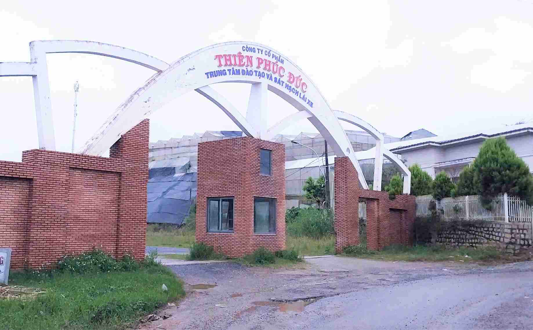 Actualmente toda la provincia de Lam Dong cuenta con 28 instalaciones de formacion de conductores de automoviles y motocicletas que cumplen con las condiciones para operar. Foto: Phuc Khanh