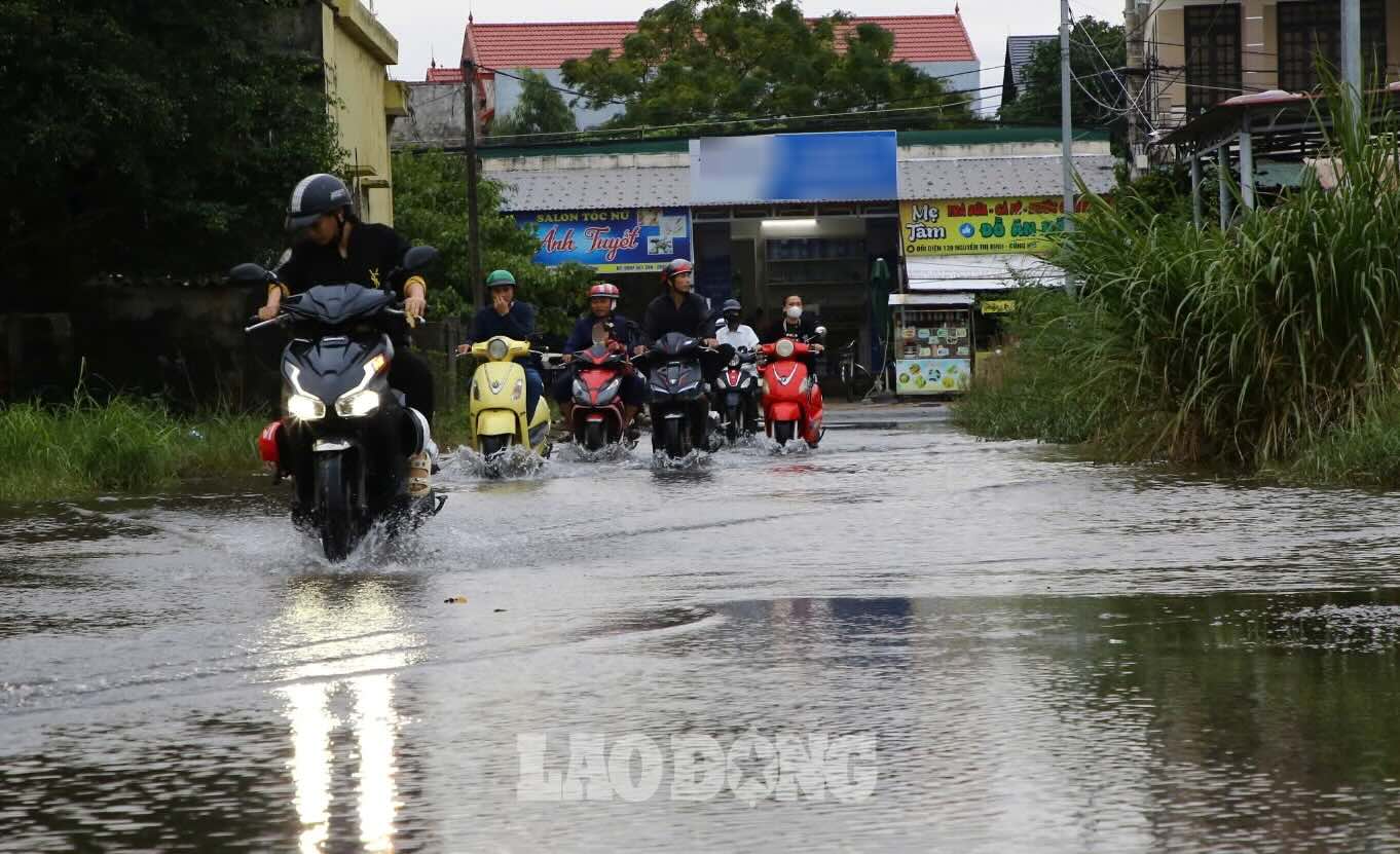Hinh anh mua lon la nuoc ngap duoc ghi nhan vao ngay 5.11. Anh: Cong Sang