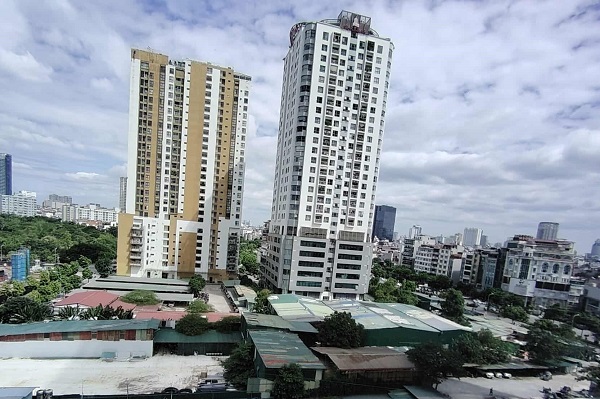Citizens ask about the transfer of land with agricultural land. Photo: Xuyen Dong