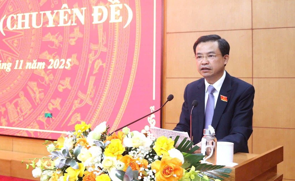 Chu tich HDND tinh Cao Bang phat bieu be mac ky hop. Anh: Dieu Linh