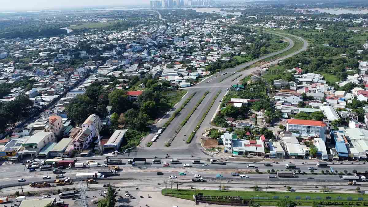 Huong Lo 2 プロジェクトは全長 15 km 以上で、国道 51 号線とホーチミン市 - ロンタイン - ダウザイ高速道路を接続します。写真：HAC