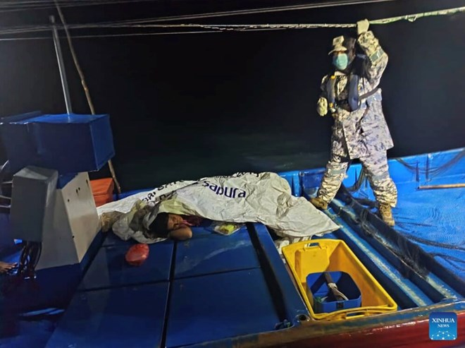 One survivor of the shipwreck was lying on a boat off the coast of Kedah, Malaysia, on November 9, 2025. Photo: Xinhua