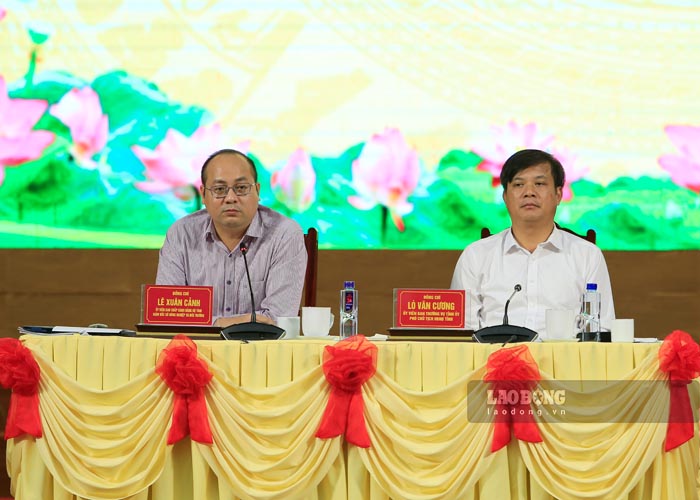 ディエンビエン省の指導者らは研修セッションで、農業生産開発への支援の指導と実施について話し合った。写真: クアン・ダット