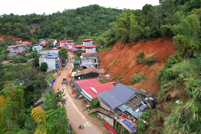 Sat lo nghiem trong de doa tinh mang nhieu ho dan. Anh: Tuan Son.