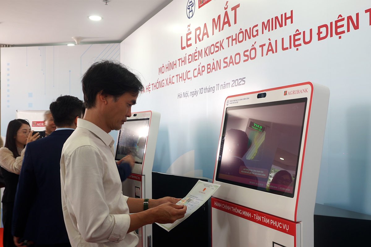 ハノイ、行政改革の新たな一歩となるスマートキオスクを開始